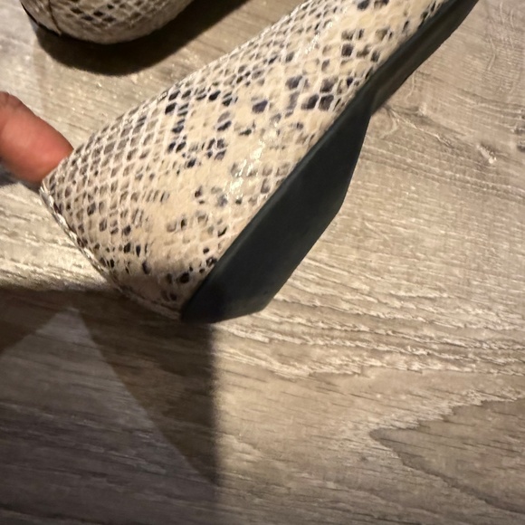 Anne Klein Snake Flat 9 EUC - Picture 5 of 11
